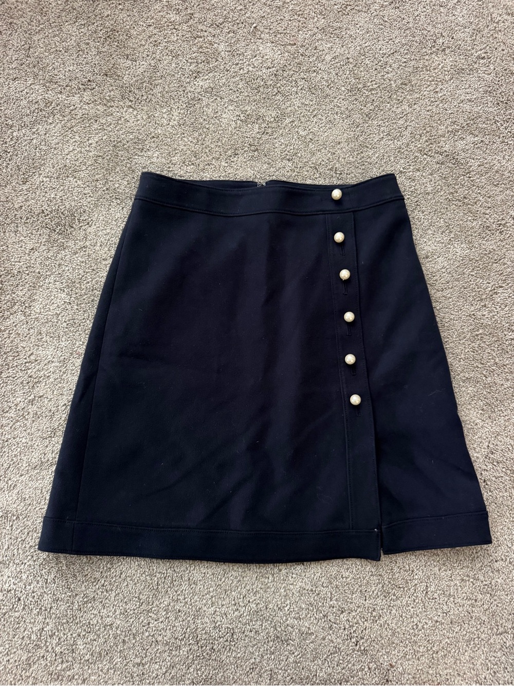Women’s Ann Taylor Classic Navy Pearl-Button Skirt- Size 4